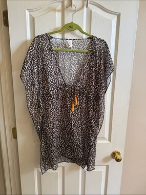 🌸BECCA: Sheer Leopard-Print Tunic Coverup